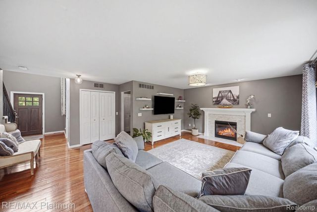 1636 Arbor View Lane, Oceola Township, MI 48843