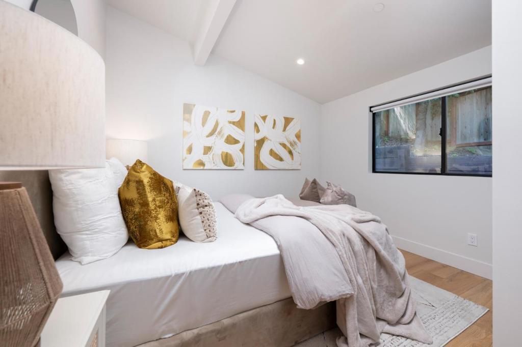 Image 16 of property listing at 124 Foxwood Road, Portola Valley, CA 94028