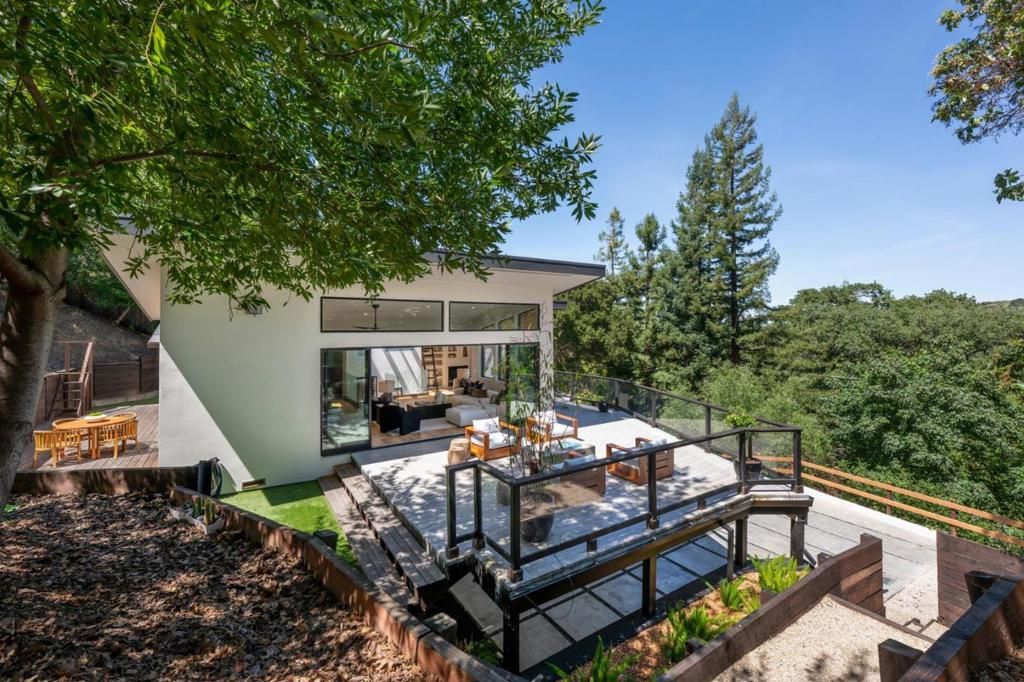 Image 25 of property listing at 124 Foxwood Road, Portola Valley, CA 94028