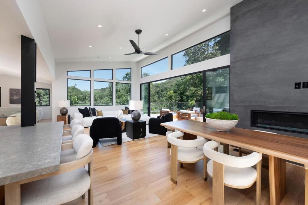 Image 3 of property listing at 124 Foxwood Road, Portola Valley, CA 94028