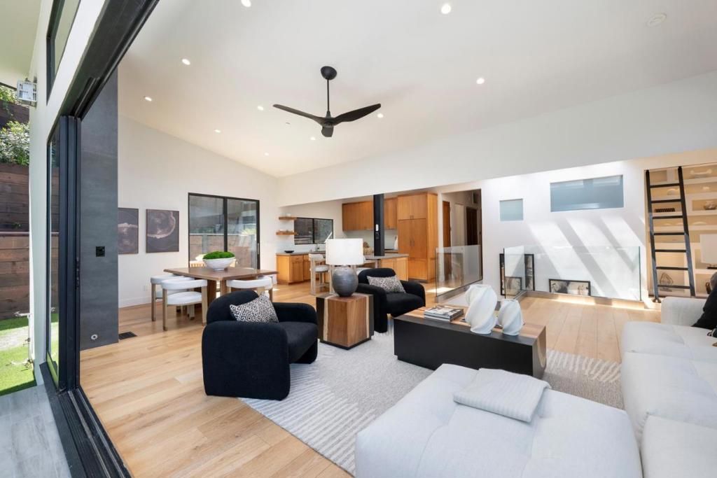 Image 4 of property listing at 124 Foxwood Road, Portola Valley, CA 94028