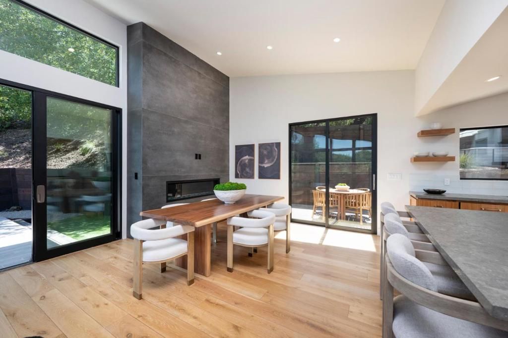 Image 5 of property listing at 124 Foxwood Road, Portola Valley, CA 94028