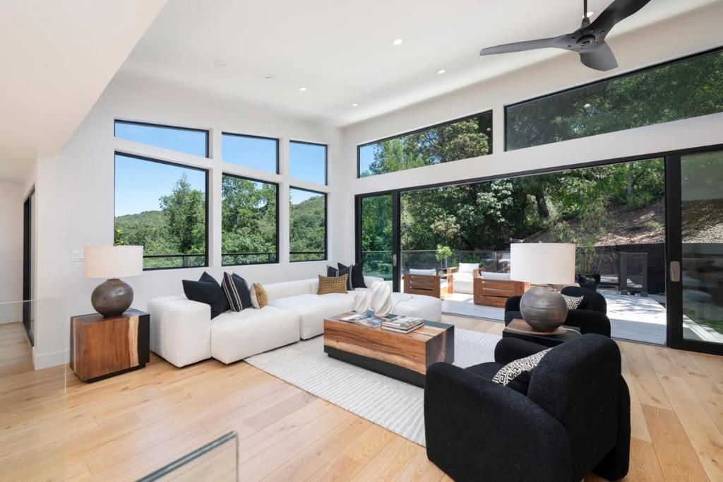 Image 8 of property listing at 124 Foxwood Road, Portola Valley, CA 94028