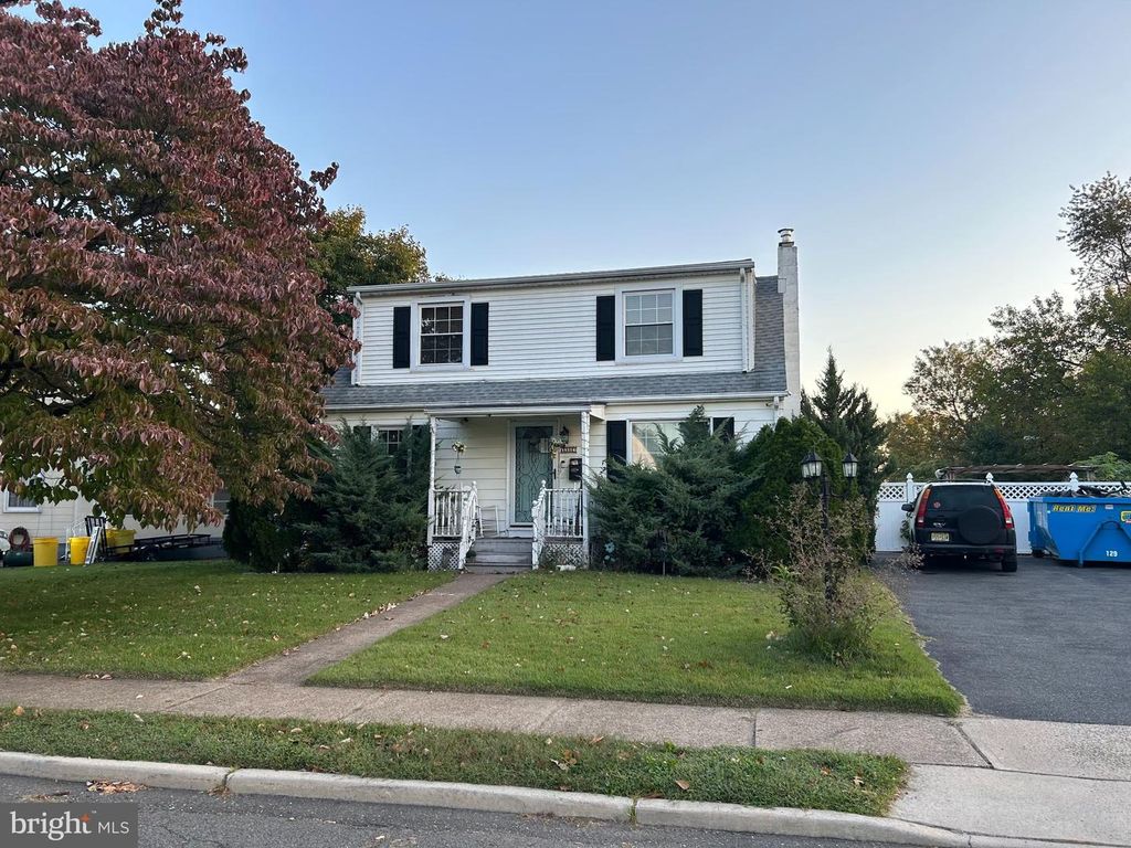 4 ABBEY PL, HAMILTON, NJ 08610 — exterior