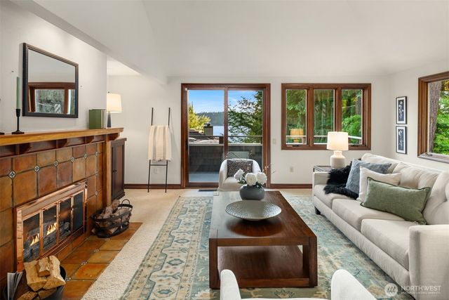 4889 Forest Avenue SE, Mercer Island, WA 98040