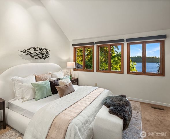 4889 Forest Avenue SE, Mercer Island, WA 98040
