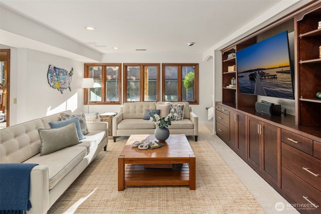4889 Forest Avenue SE, Mercer Island, WA 98040