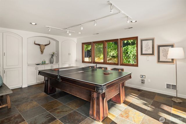 4889 Forest Avenue SE, Mercer Island, WA 98040