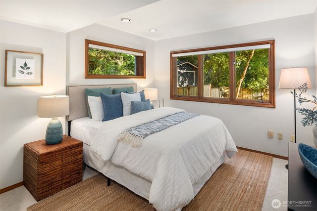 4889 Forest Avenue SE, Mercer Island, WA 98040