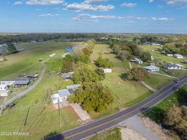 1105-B Nursery Highway, Breaux Bridge, LA 70517