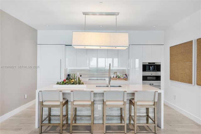 102 24th St PH-1612, Miami Beach, FL 33139