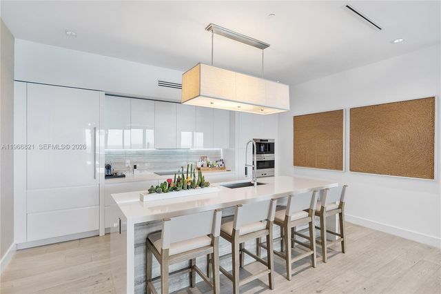 102 24th St PH-1612, Miami Beach, FL 33139