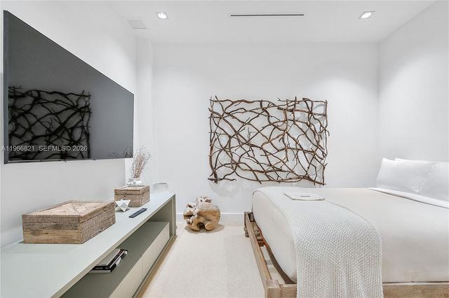 102 24th St PH-1612, Miami Beach, FL 33139