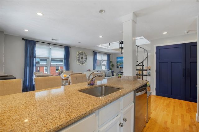 16 Main St 303, Plymouth, MA 02360
