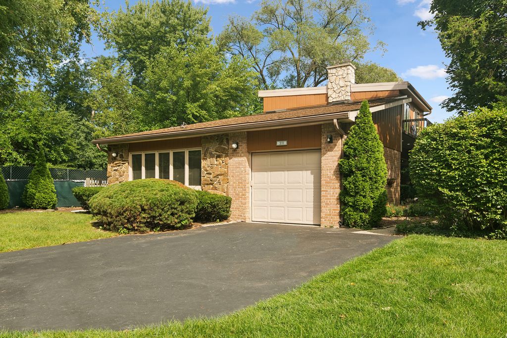 211 Blackhawk Road, Highland Park, IL 60035 — exterior