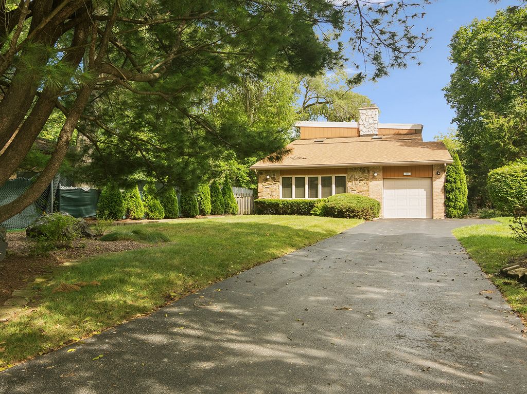 211 Blackhawk Road, Highland Park, IL 60035 — photo 2