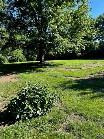 2224 SE 37th ST, Topeka, KS 66605