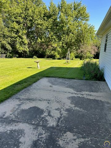 2224 SE 37th ST, Topeka, KS 66605
