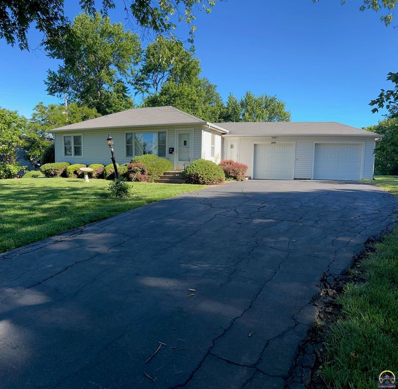 2224 SE 37th ST, Topeka, KS 66605