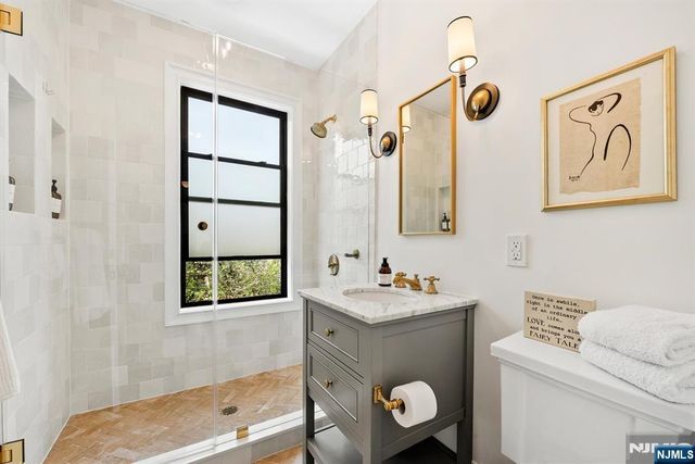 633 Jersey Avenue, Jersey City, NJ 07302