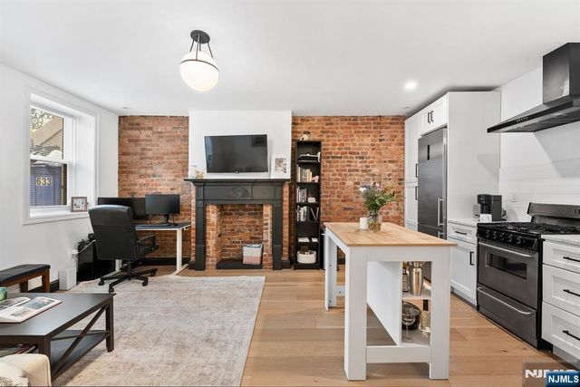 633 Jersey Avenue, Jersey City, NJ 07302