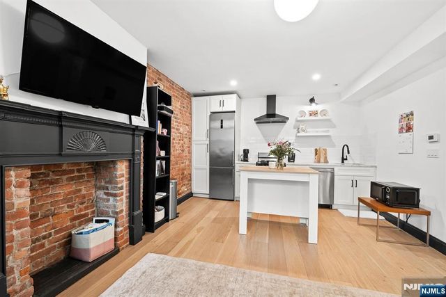 633 Jersey Avenue, Jersey City, NJ 07302