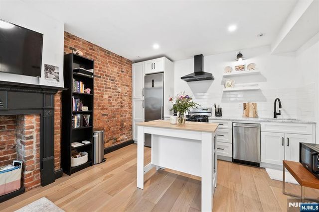 633 Jersey Avenue, Jersey City, NJ 07302