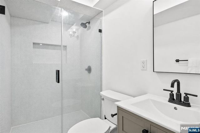 633 Jersey Avenue, Jersey City, NJ 07302