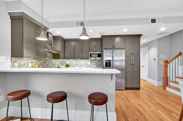 13 Howell St 3, Boston, MA 02125