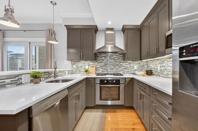 13 Howell St 3, Boston, MA 02125