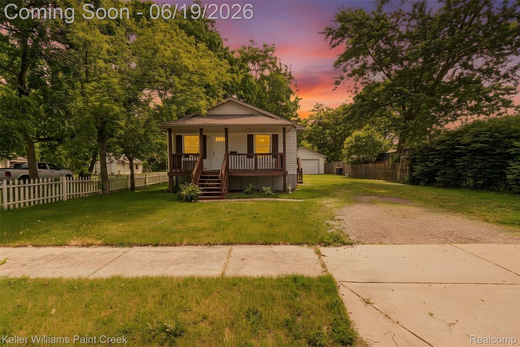 282 Clinton Street, Romeo Village, MI 48065