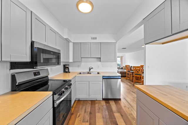 310 Sandtree Drive, Palm Beach Gardens, FL 33403