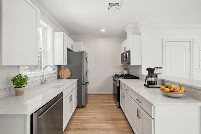 6 Honora Ln 6, Bourne, MA 02532