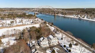 6 Honora Ln 6, Bourne, MA 02532