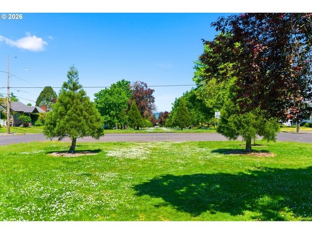 3823 Ne 72ND Ave, Portland, OR 97213