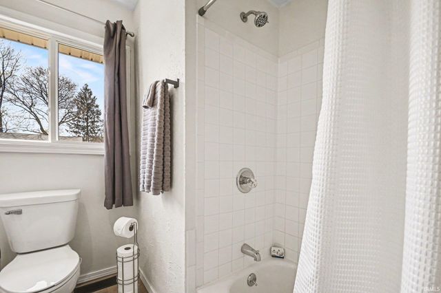4933 Bloomfield Place, South Bend, IN 46619