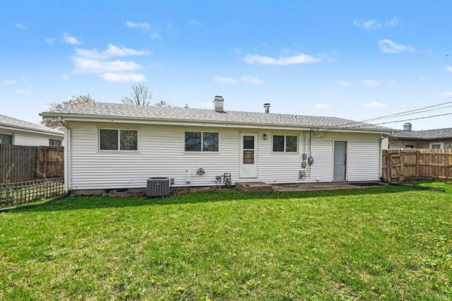 4933 Bloomfield Place, South Bend, IN 46619