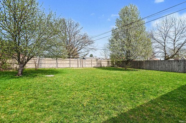 4933 Bloomfield Place, South Bend, IN 46619
