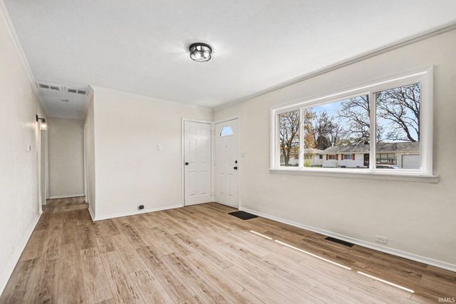 4933 Bloomfield Place, South Bend, IN 46619