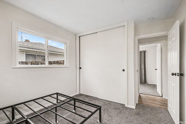 4933 Bloomfield Place, South Bend, IN 46619