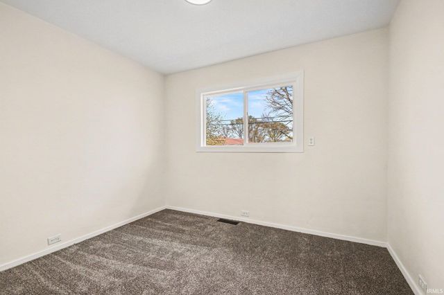 4933 Bloomfield Place, South Bend, IN 46619
