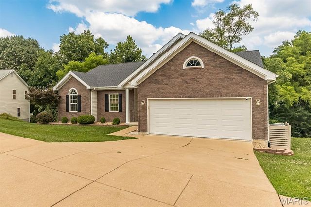 1652 Ivy Chase Lane, Fenton, MO 63026
