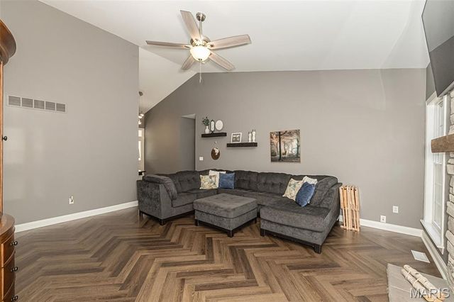 1652 Ivy Chase Lane, Fenton, MO 63026