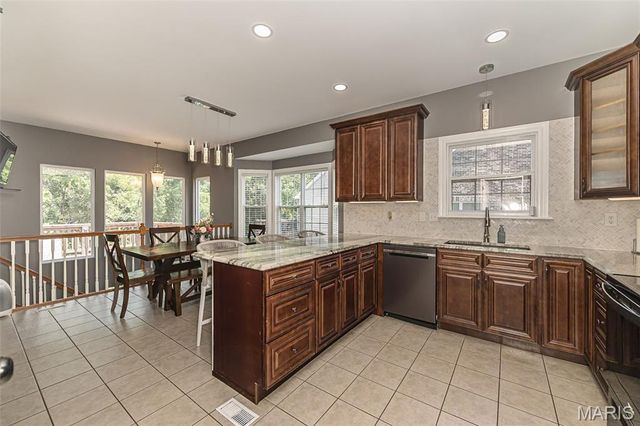 1652 Ivy Chase Lane, Fenton, MO 63026