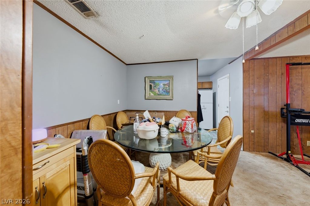 Image 11 of property listing at 6956 Ten Oaks Avenue, Las Vegas, NV 89145