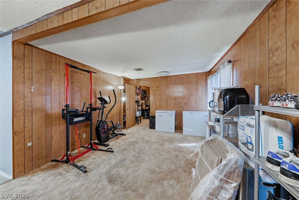 Image 14 of property listing at 6956 Ten Oaks Avenue, Las Vegas, NV 89145