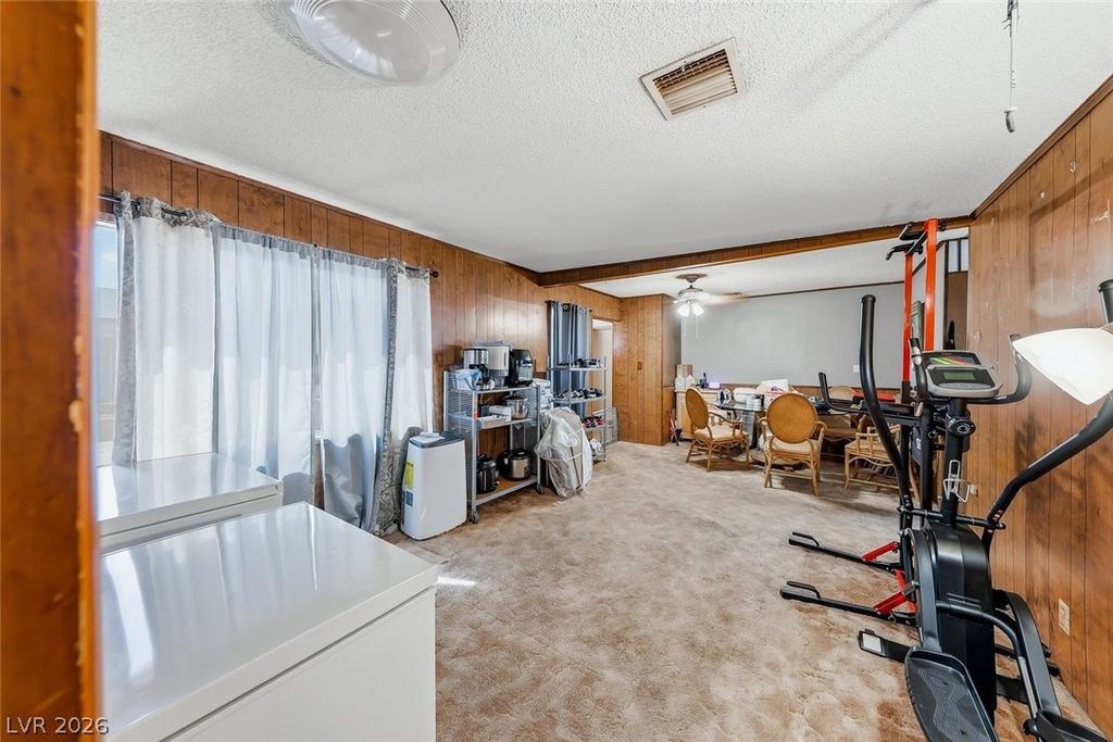 Image 15 of property listing at 6956 Ten Oaks Avenue, Las Vegas, NV 89145