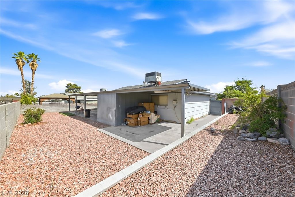 Image 26 of property listing at 6956 Ten Oaks Avenue, Las Vegas, NV 89145