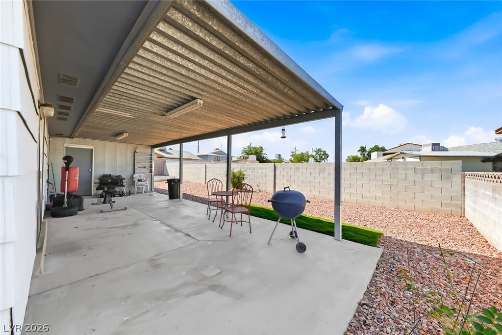Image 27 of property listing at 6956 Ten Oaks Avenue, Las Vegas, NV 89145