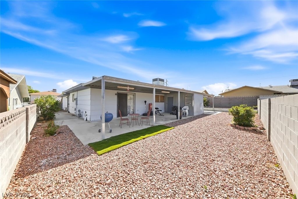 Image 28 of property listing at 6956 Ten Oaks Avenue, Las Vegas, NV 89145